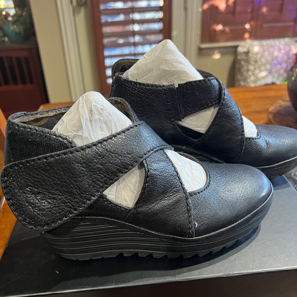 Fly London shoes - Picture 2 of 4